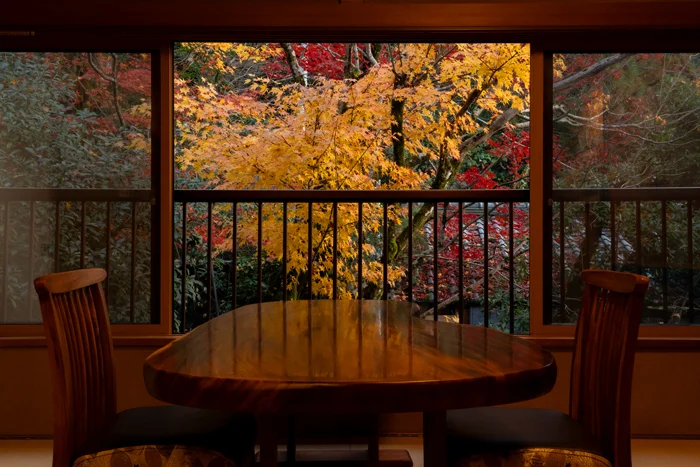 モンキーポッドのテーブル