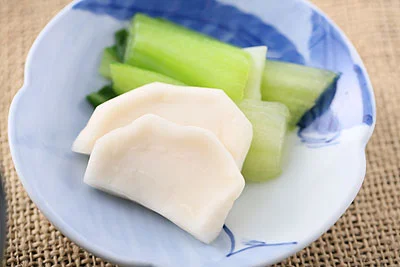 朝食の漬物と小鉢