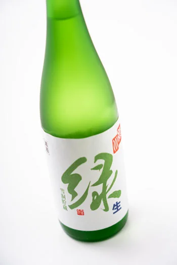 みどりかわ
緑川

雪洞貯蔵　緑　生

純米吟醸 生酒

魚沼市 緑川酒造