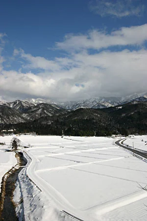 高台からの村杉温泉の雪景色